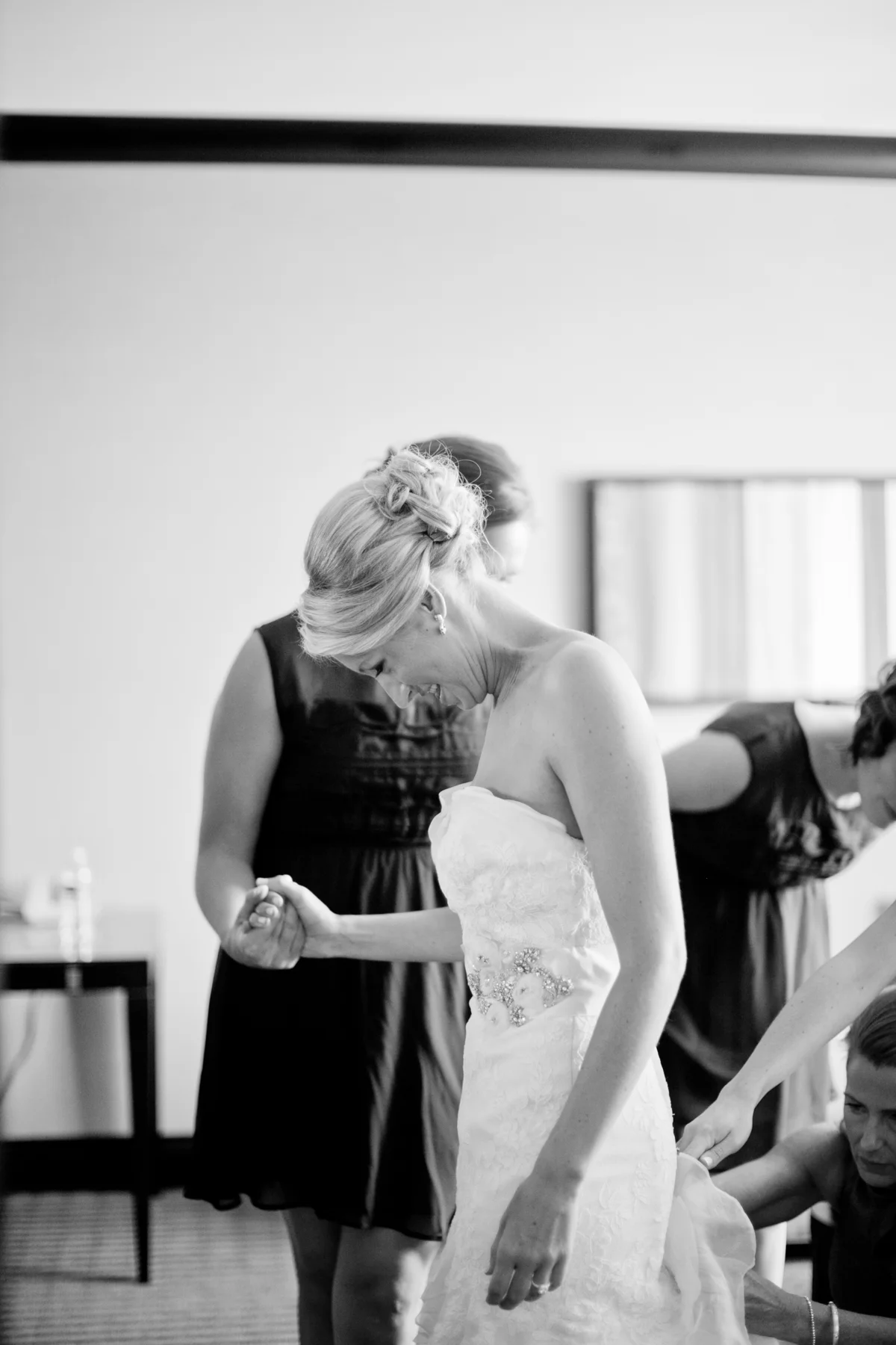 tips to enhance the "getting ready" photographs of your wedding day