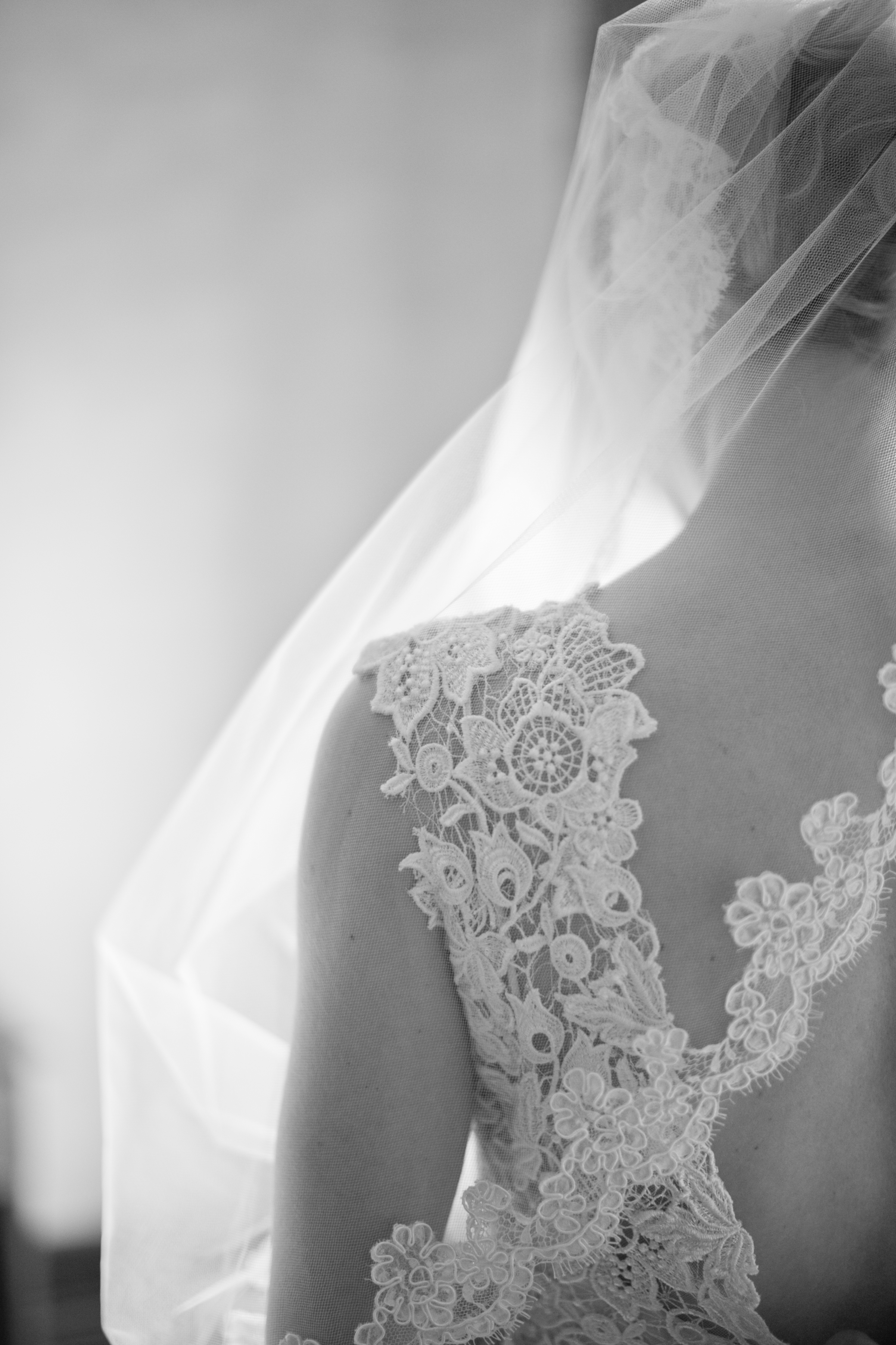 tips to enhance the "getting ready" photographs of your wedding day