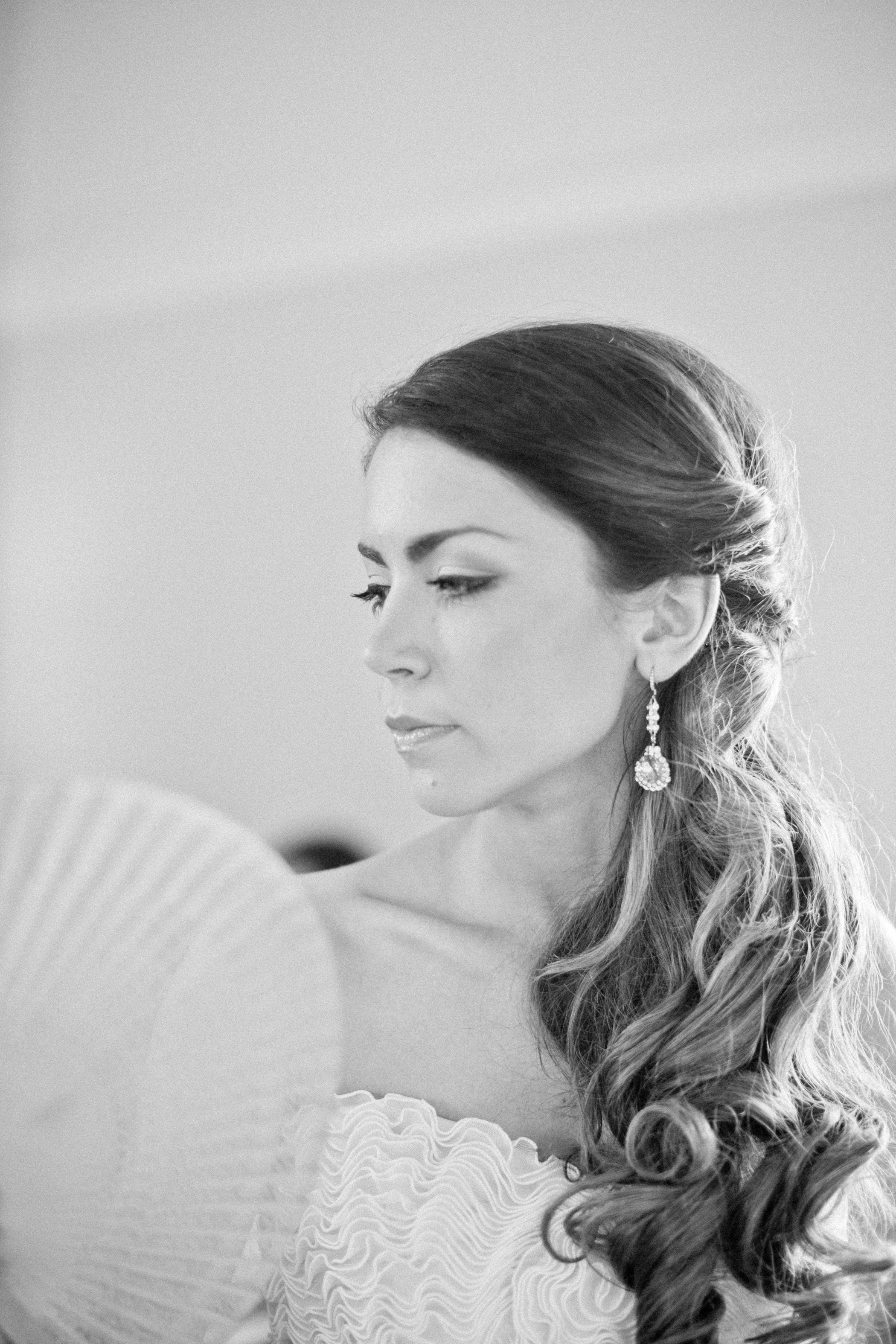 tips to enhance the "getting ready" photographs of your wedding day