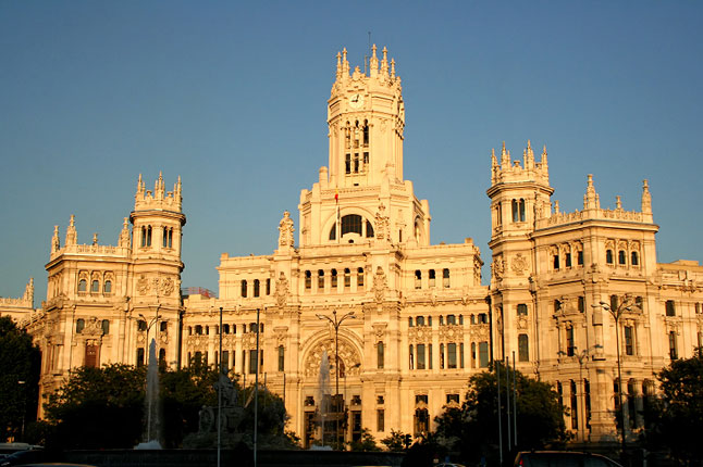 Uhhhh, that's the post office in Madrid. El correo. Ha. 