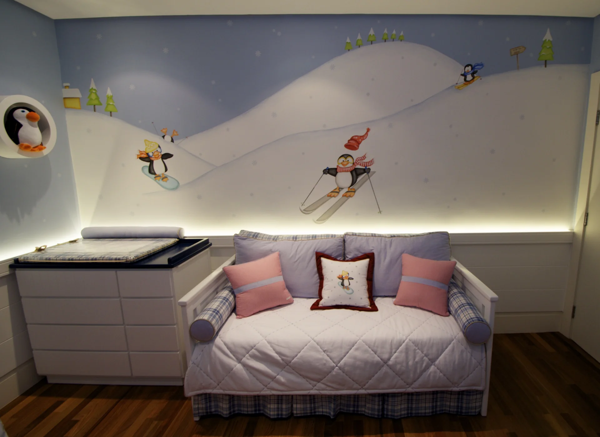 Quarto Pinguin 05.jpg