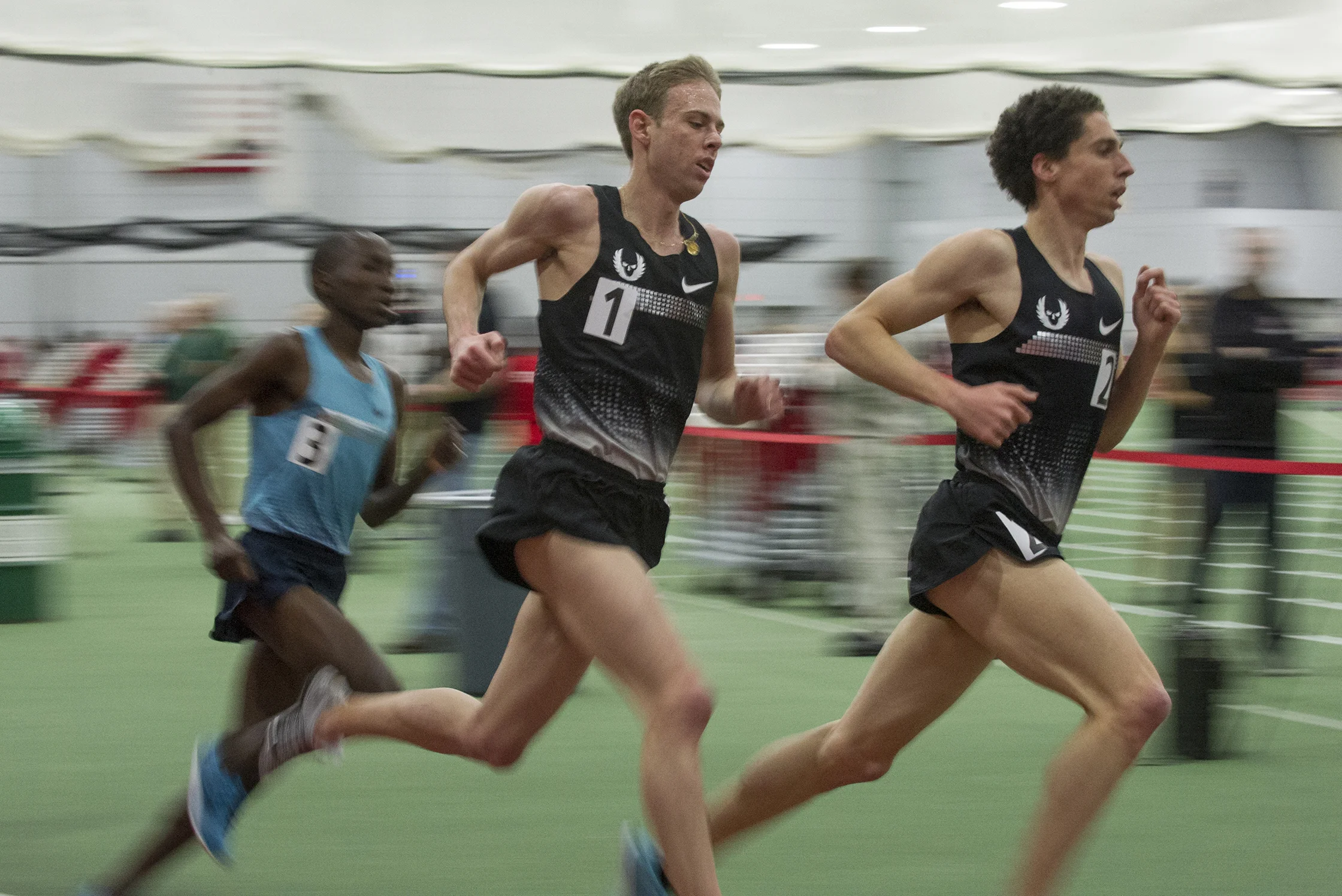 Galen Rupp breaks 5000 meter indoor track record