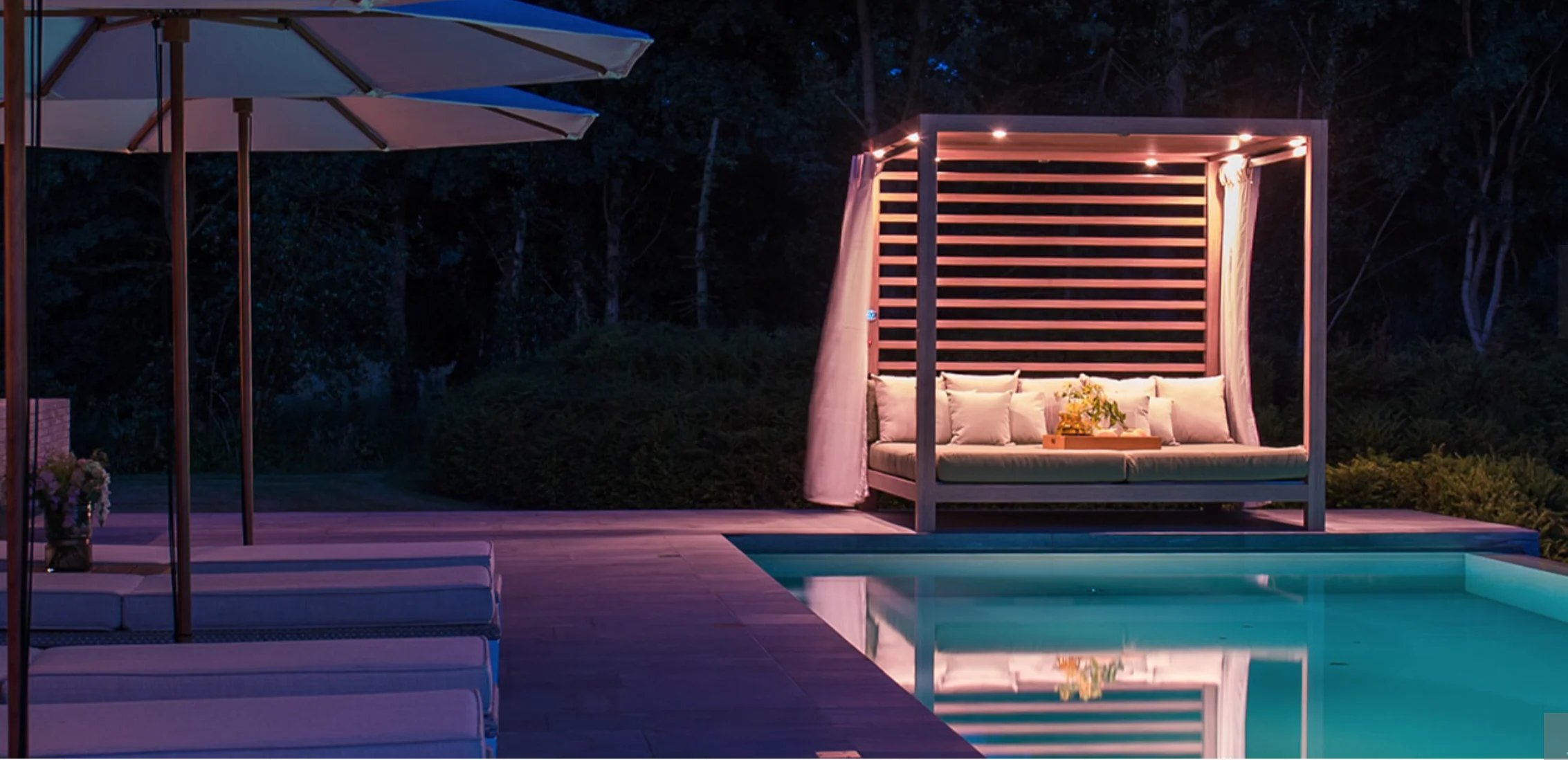 Equinox Cabana w/Daybed