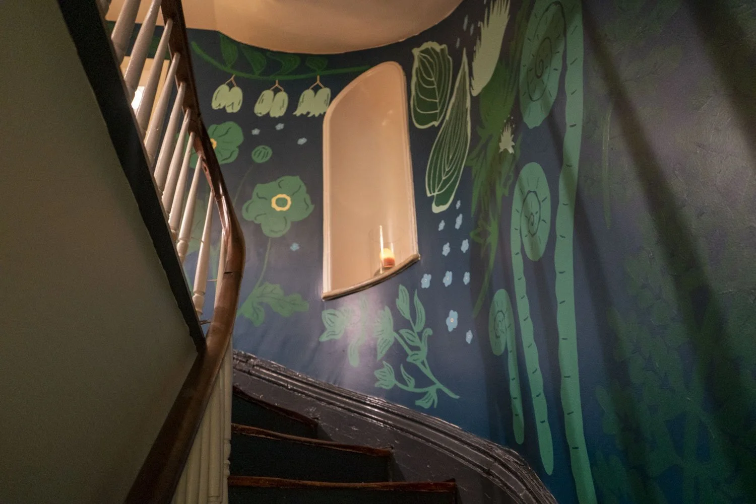  Dark Botanicals (2022) 