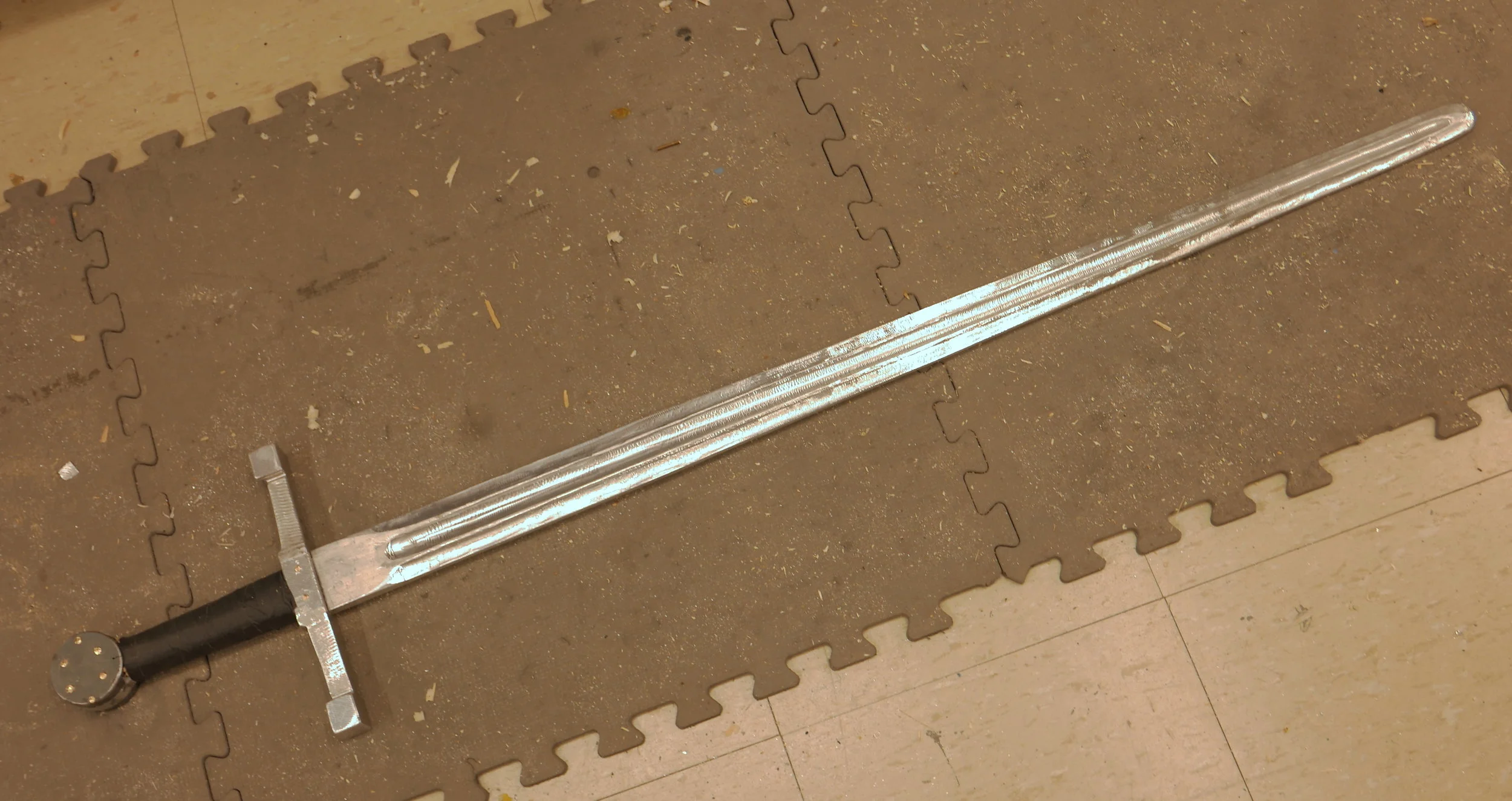 full-size, harmless aluminum broadsword.JPG