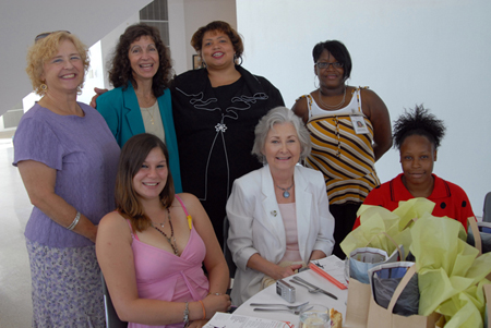 Staff and students from Pellissippi and Ross Learning Center share a table.