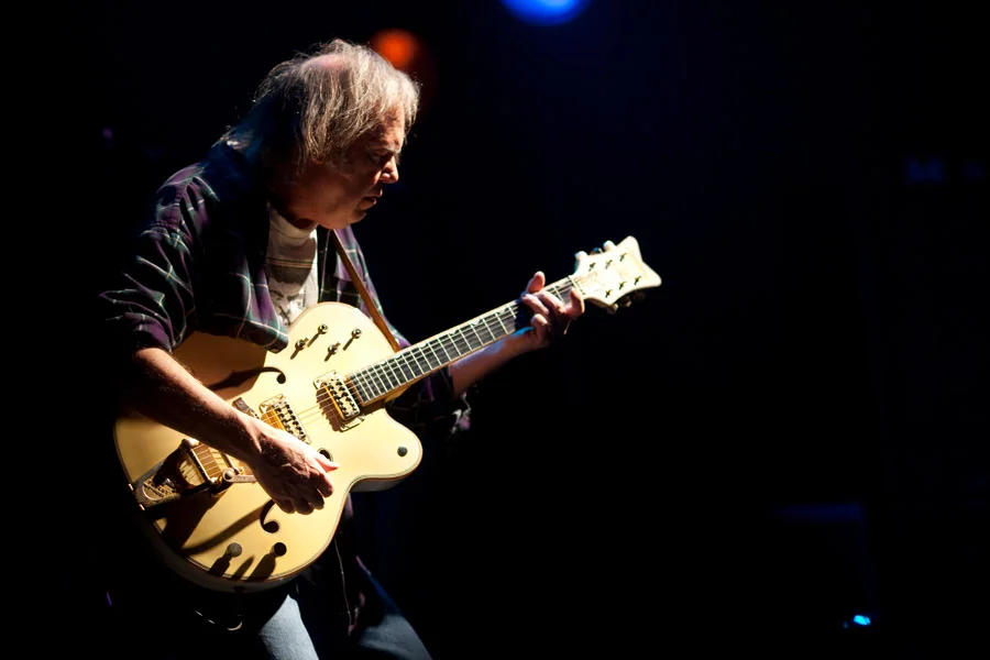 neil_young1_900.jpg