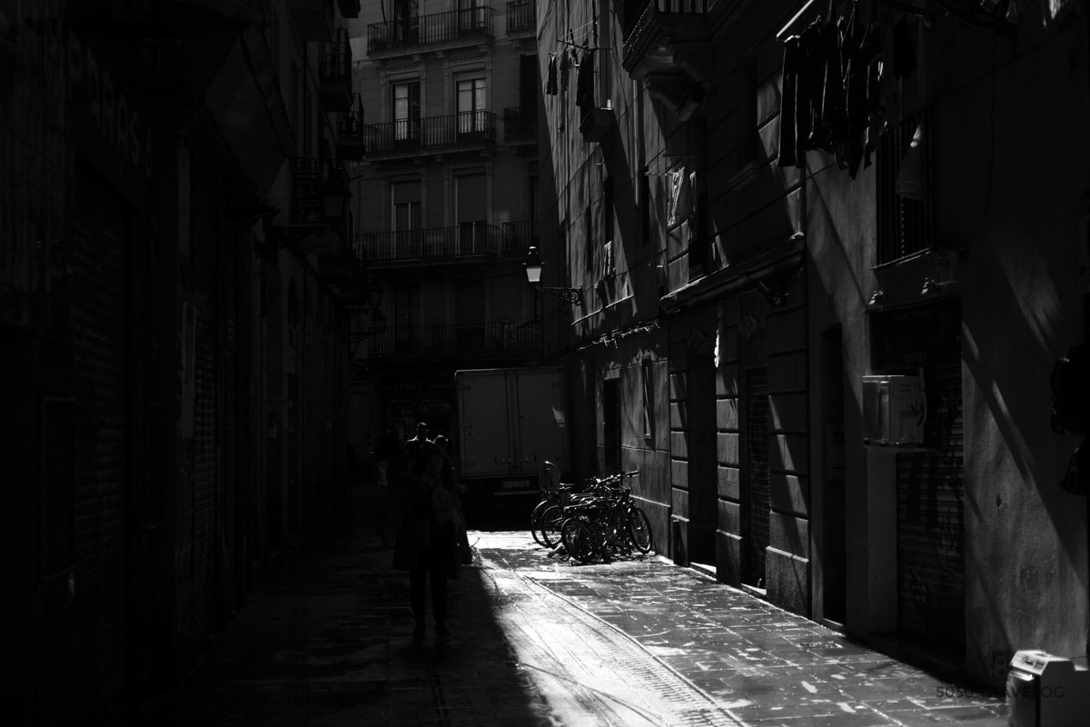Dark alley in Las Ramblas