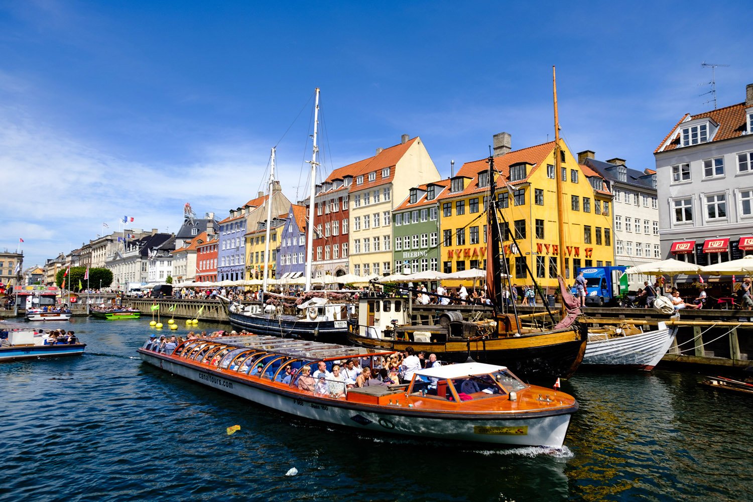 Tour boat at Nyhavn