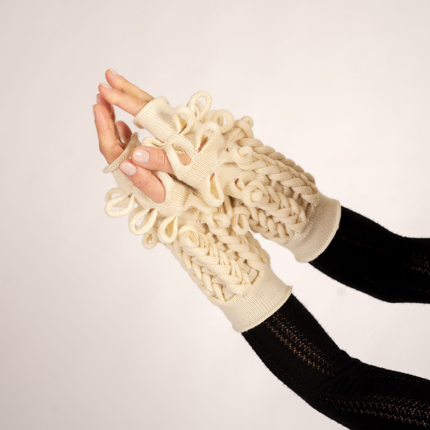 classic_wristwarmers_03.jpg
