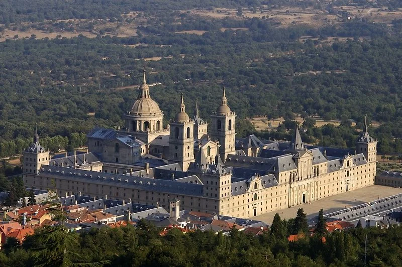 800px-Vista_aerea_del_Monasterio_de_El_Escorial.jpg