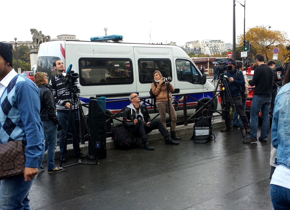  Protest film crew. 