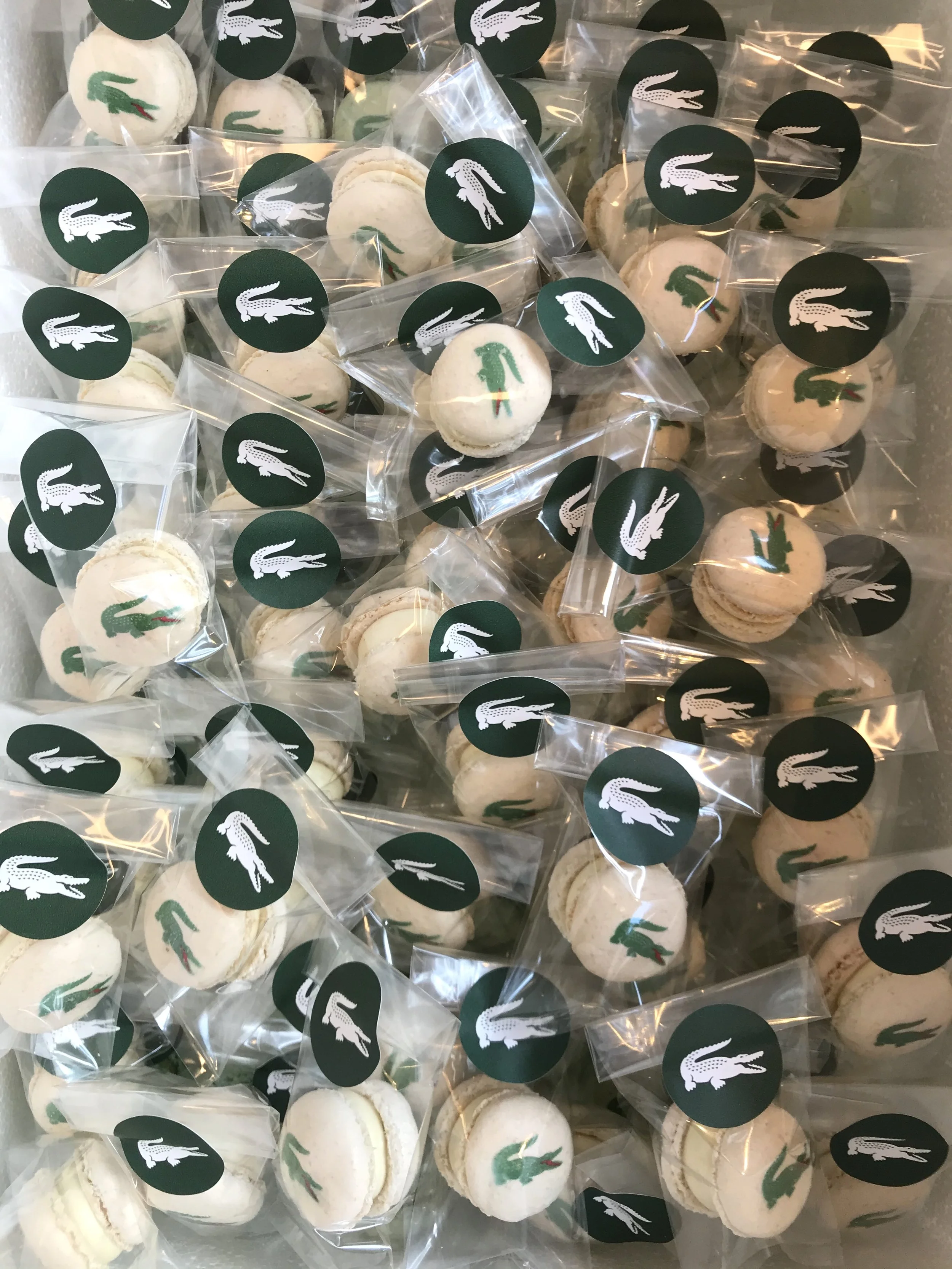 1er Tütchen mit Sticker Lacoste.jpg