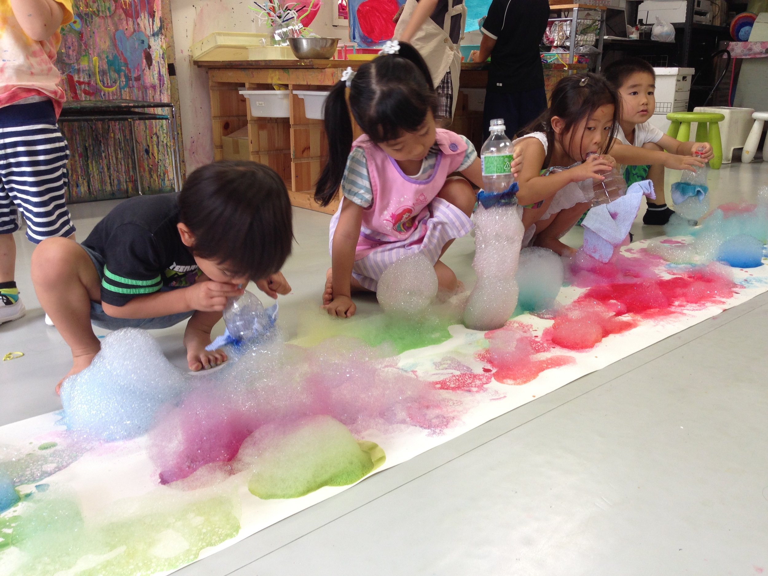 Experimenting with bubble snakes ART + SCIENCE: AIR + BUBBLES
