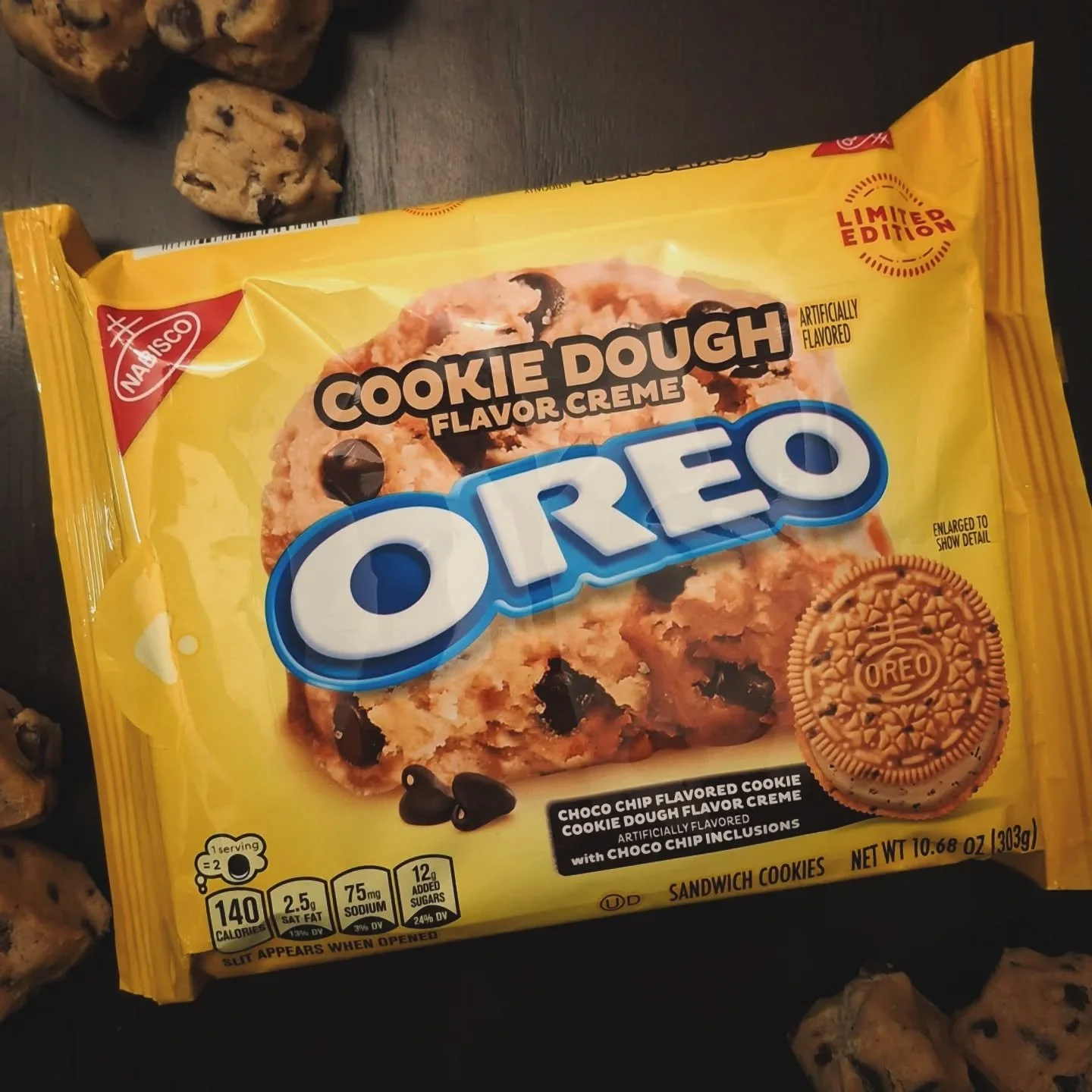 Cookie dough ice cream is a favorite of mine, so I was very curious how cookie dough @oreo would hold up... and the chocolate chip part was right, but I didn't get the flavor that made me think "cookie dough." Hum. I would classify these mo