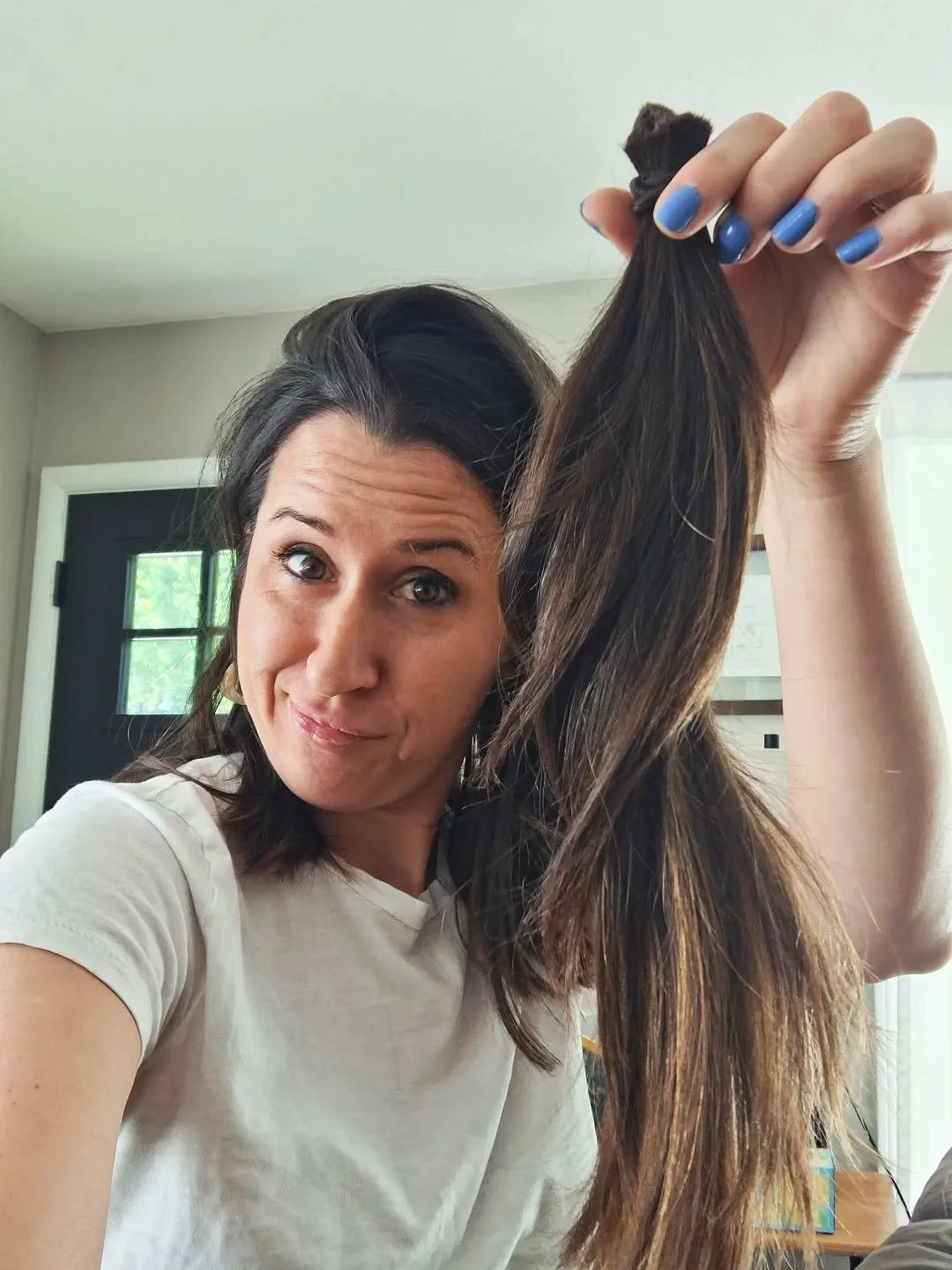 Waited til my family came for Memorial Day to surprise them with a new haircut! Crazy how cutting 13" you can literally feel a weight off your neck lifted lol Here's to a fun summer style 😎 #haircut✂️
