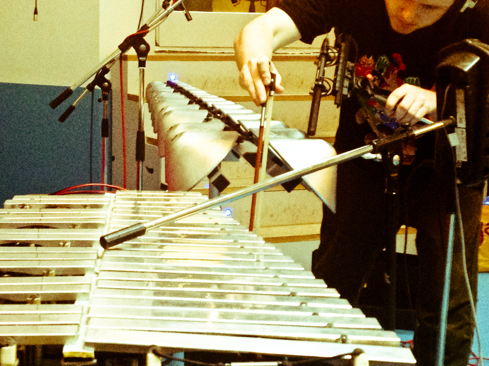 Bowing a Aluphone