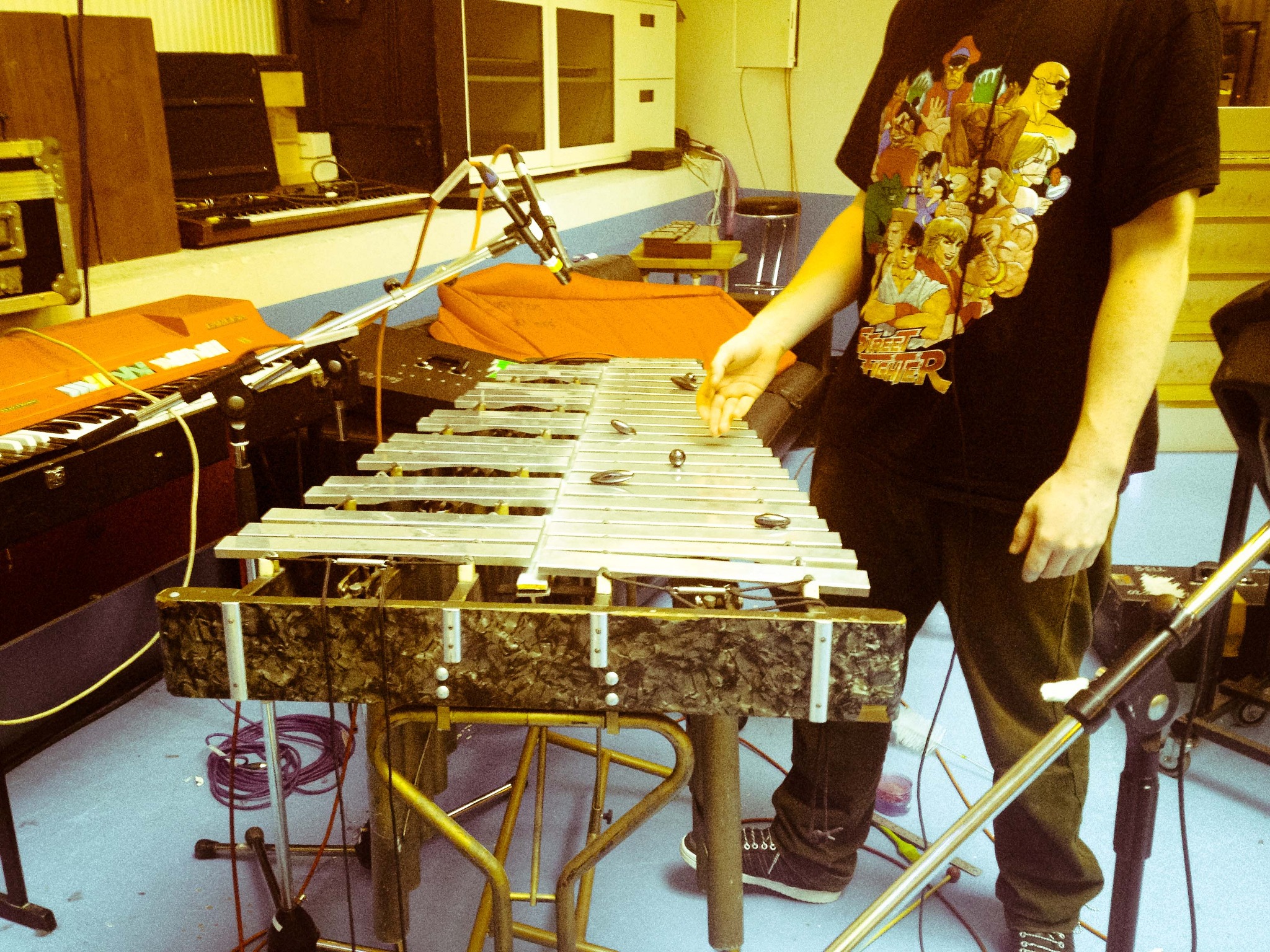 Vibraphone with magnets