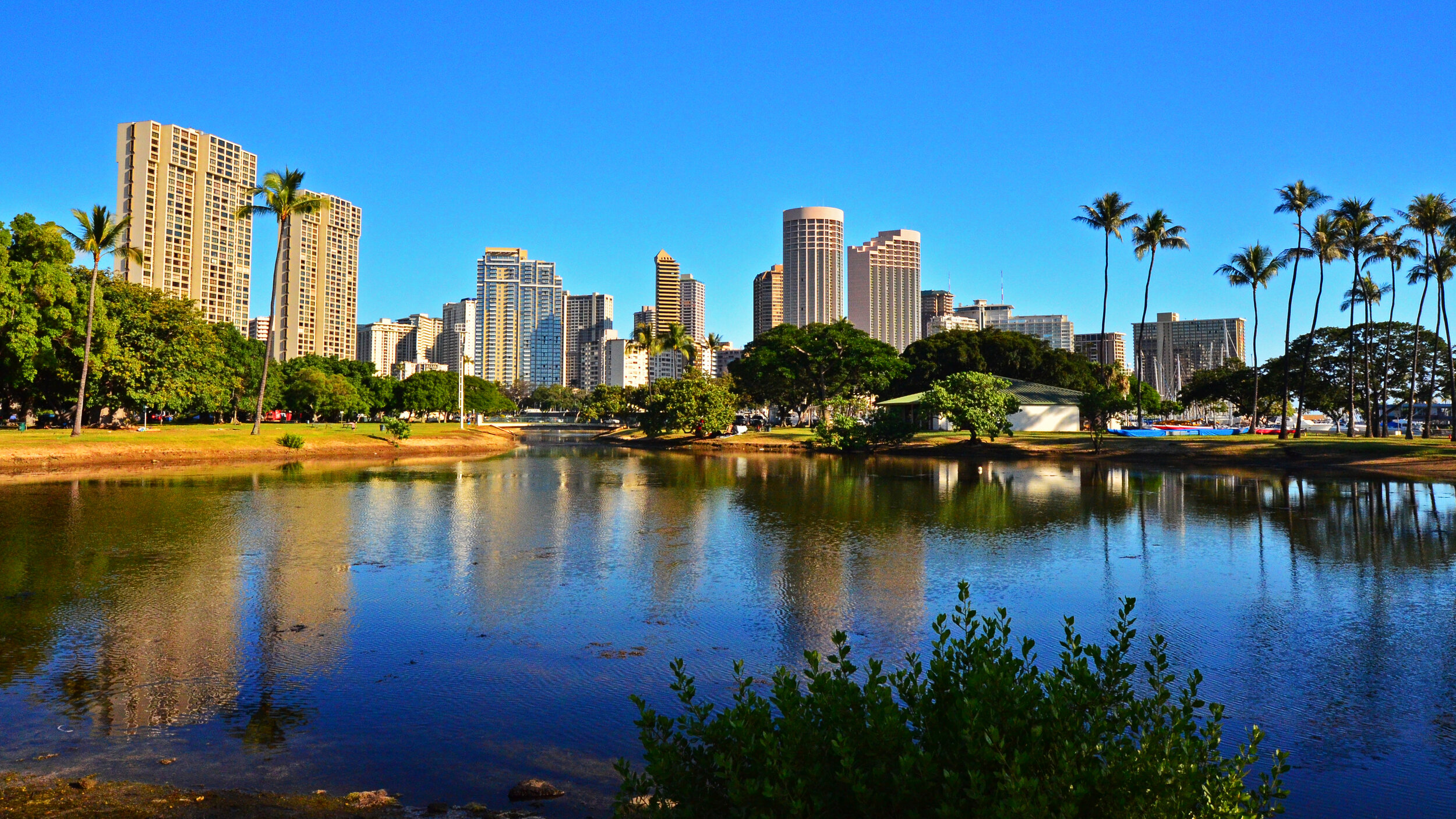 HI HON Ala Moana Beach Park lagoon credit to Edmund Garman.jpg