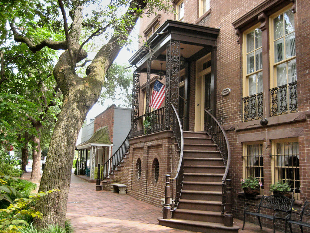 1024px-Savannah_Historic_Home.jpg
