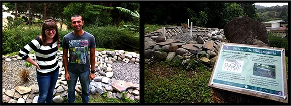  Shelby y Orlando frente a la biojardinera del Instituto Monteverde. --- Shelby and Orlando in front of the MVI's biogarden.