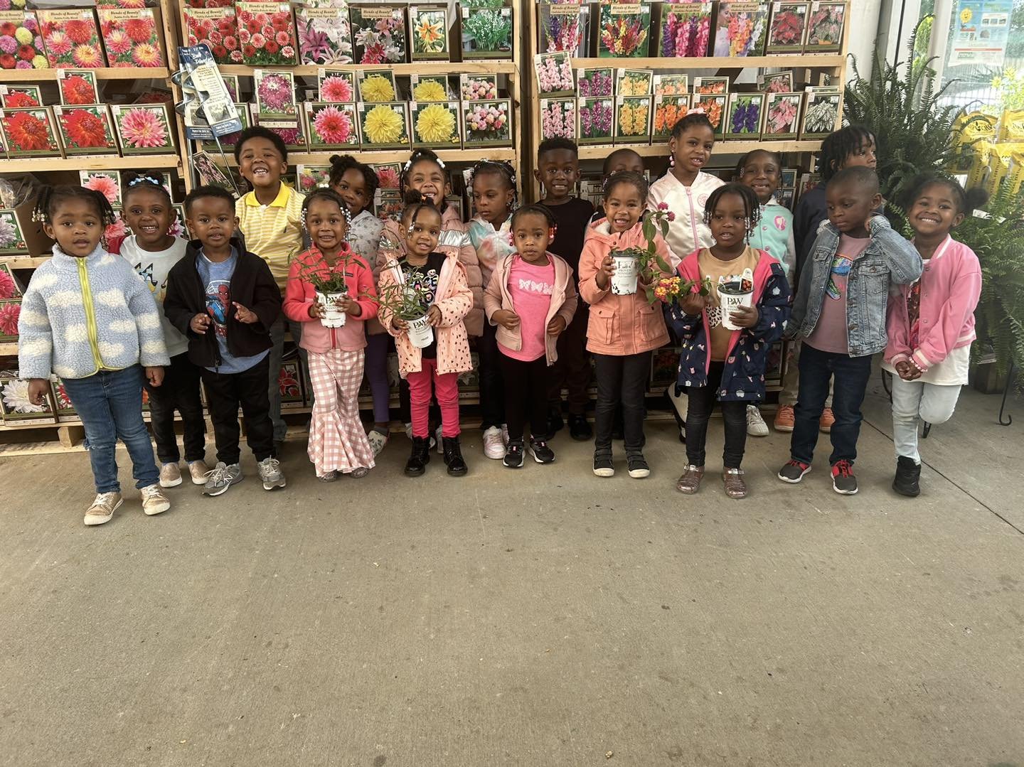 🪴We had special guests from Appleville Academy stop by the Gazebo today! 

🍅We had fun spotting flowers and d butterflies on our scavenger hunt and potting up tomatoes. We hope you enjoy watching your plants grow!

#applevilleacademy #fieldtrip #ki