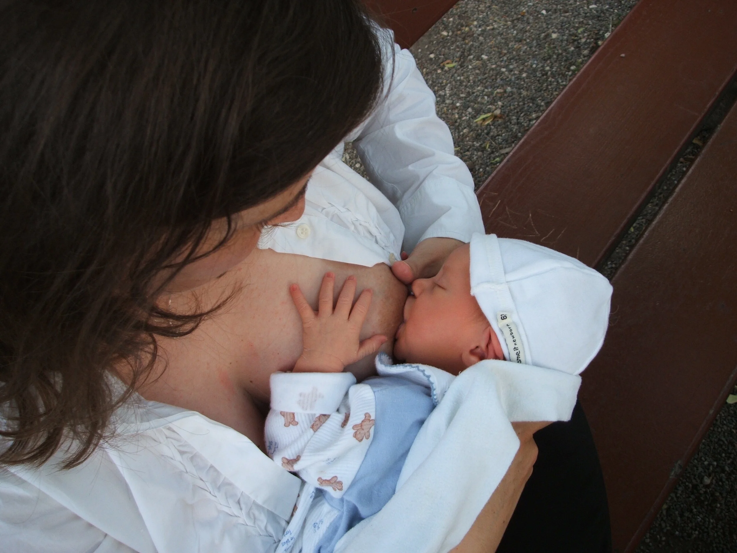 Helpful tips for bottle feeding a breastfed baby
