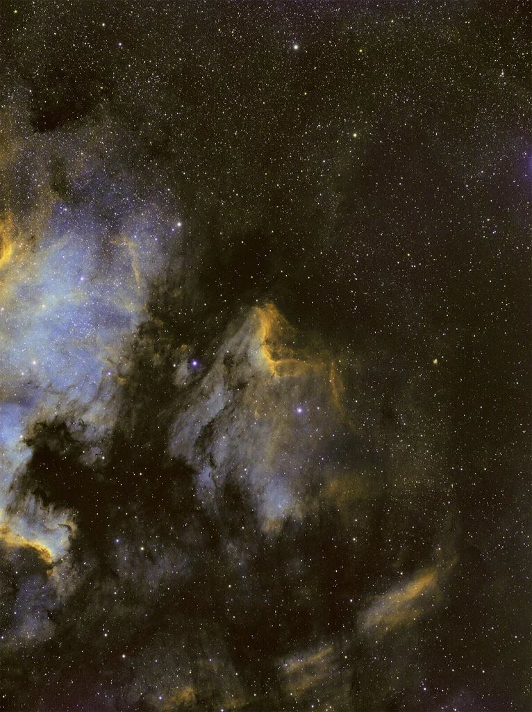 IC 5070 Pelican Nebyla ( Hubble Palette )