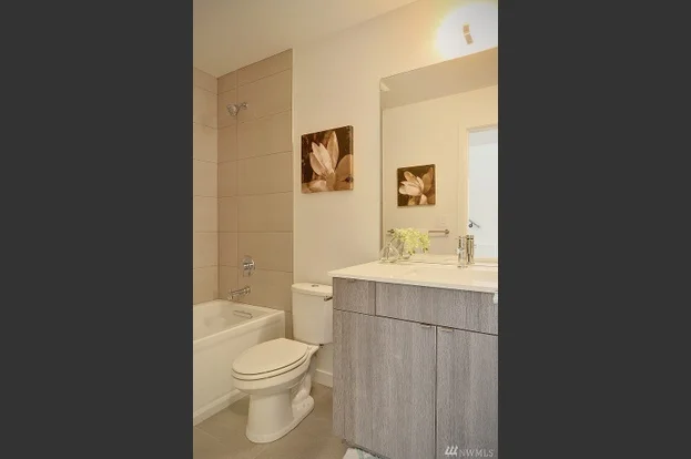 11. Bathroom.jpg