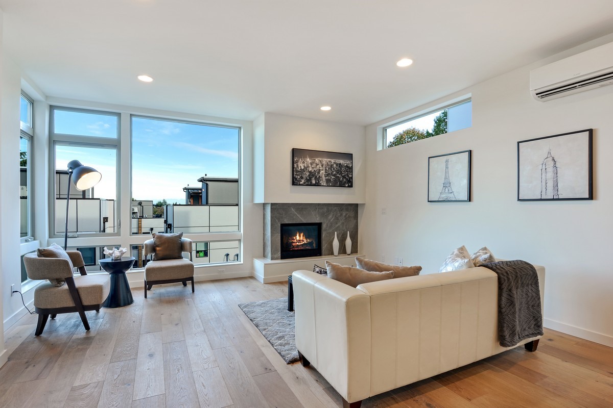 02_416WFultonSt_1_LivingRoom_NWMLS_1200x800.jpg
