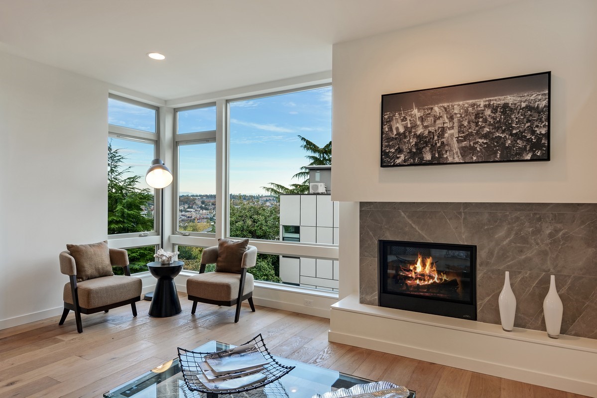 03_416WFultonSt_165_LivingRoom_NWMLS_1200x800.jpg