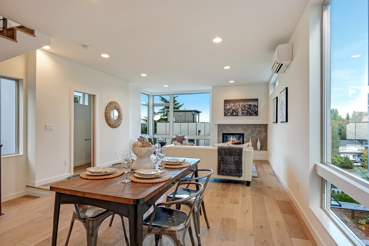 04_416WFultonSt_93_LivingRoomDiningRoom_NWMLS_1200x800.jpg