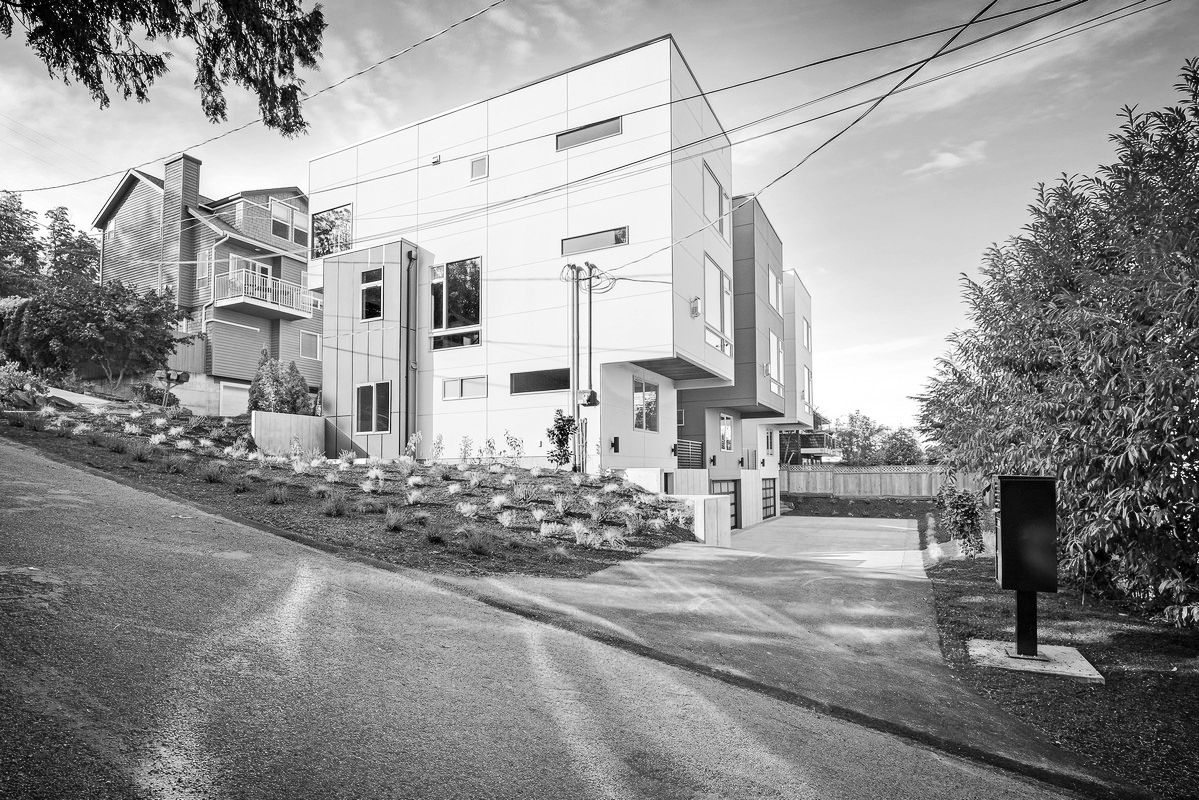 01_416WFultonSt_57_FrontView_NWMLS_1200x800.jpg