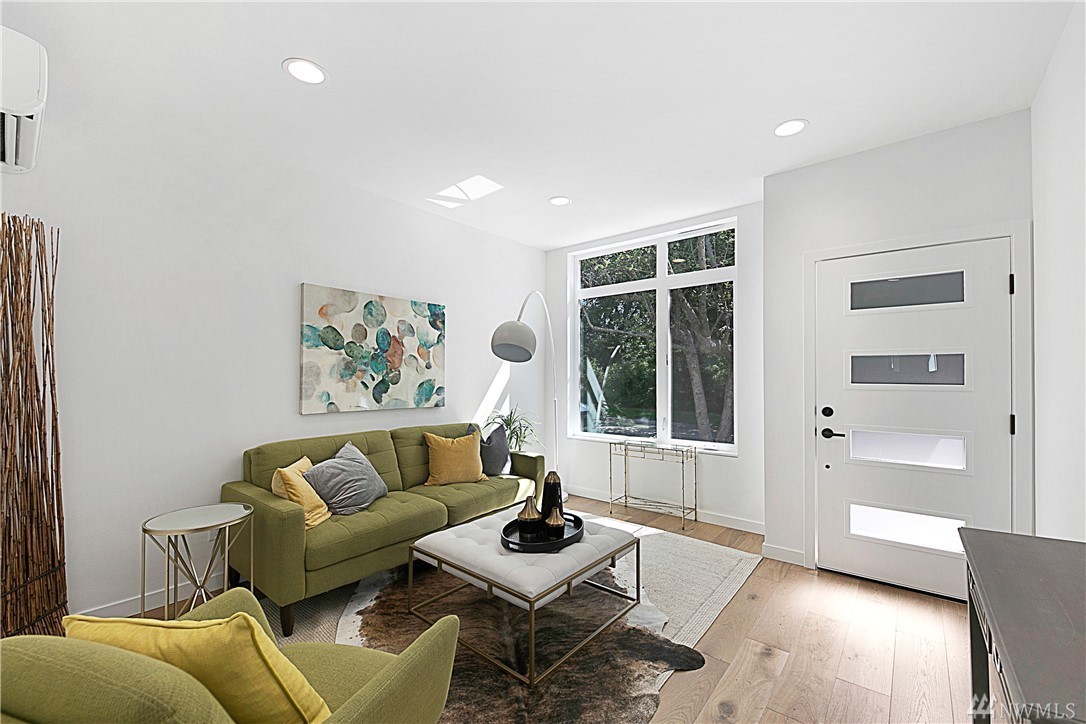 Living Room2.jpg