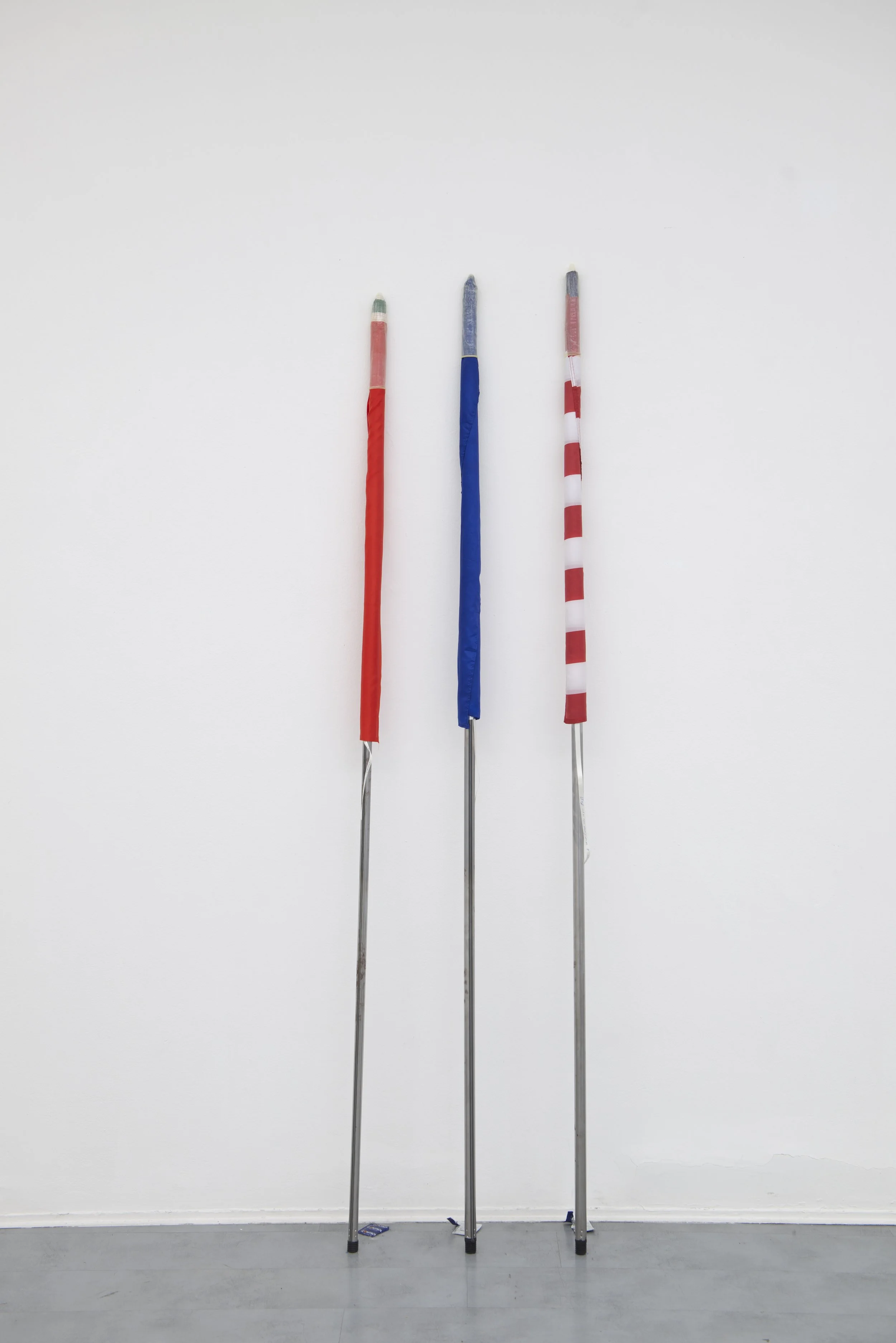  Armando Lulaj,  MÉNAGE À TROIS (which color is your flag?) , 2021-25 