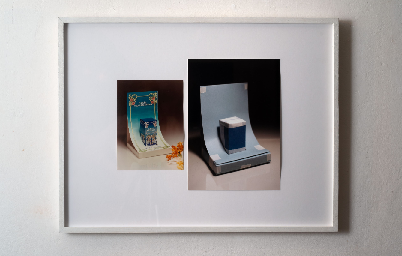  Giuseppe De Mattia,  Oggetti poveri, display , 2017, Stampa lambda ritrovata, stampa minilab, 57 × 75,5 cm 