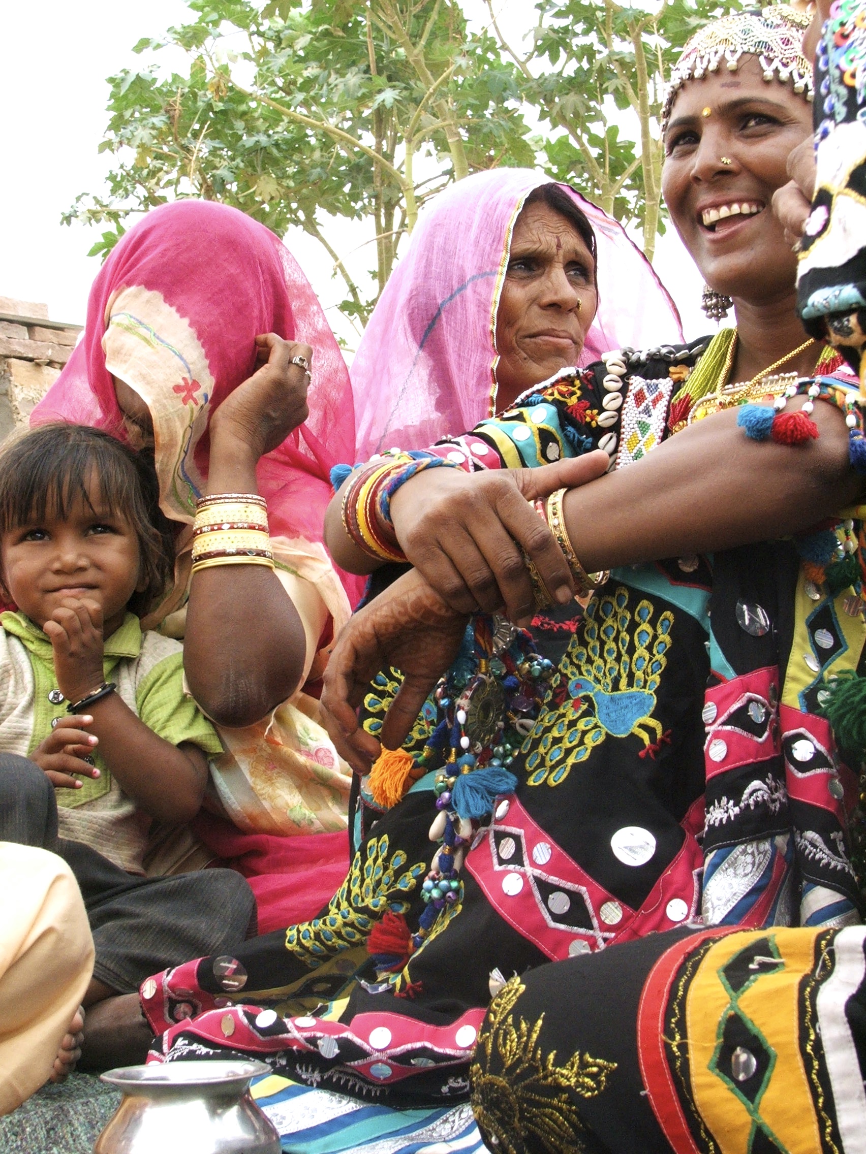 Suwa Devi Kalbelya - FAMILY © Edith Nicol, 2009.jpg