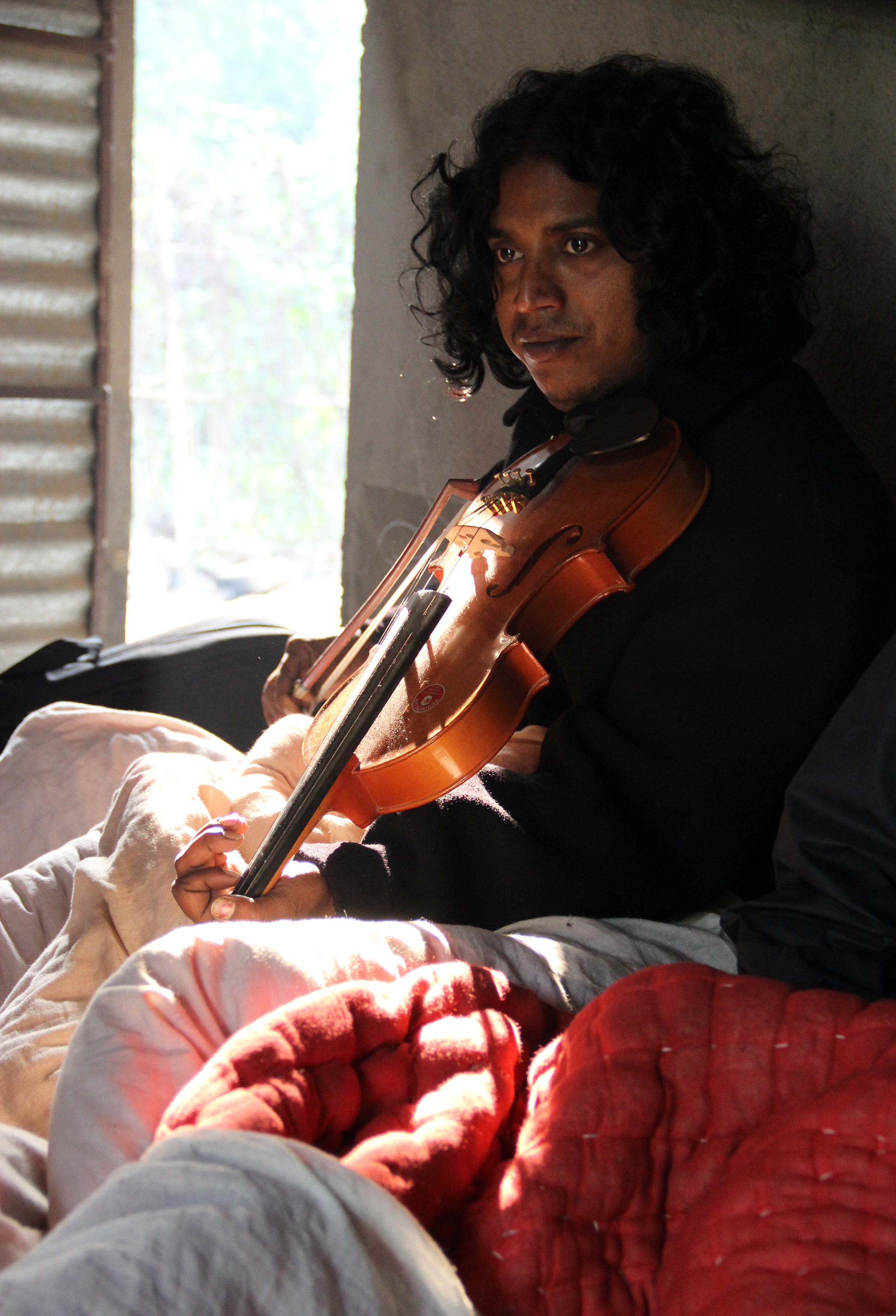  Laltoo Fakir aka Abul Kalam, just waking up, Jodhiya, Dec. 2013 © Edith Nicol 