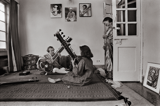 Pt. Ravi Shankar with his daughter Anushka & his wife