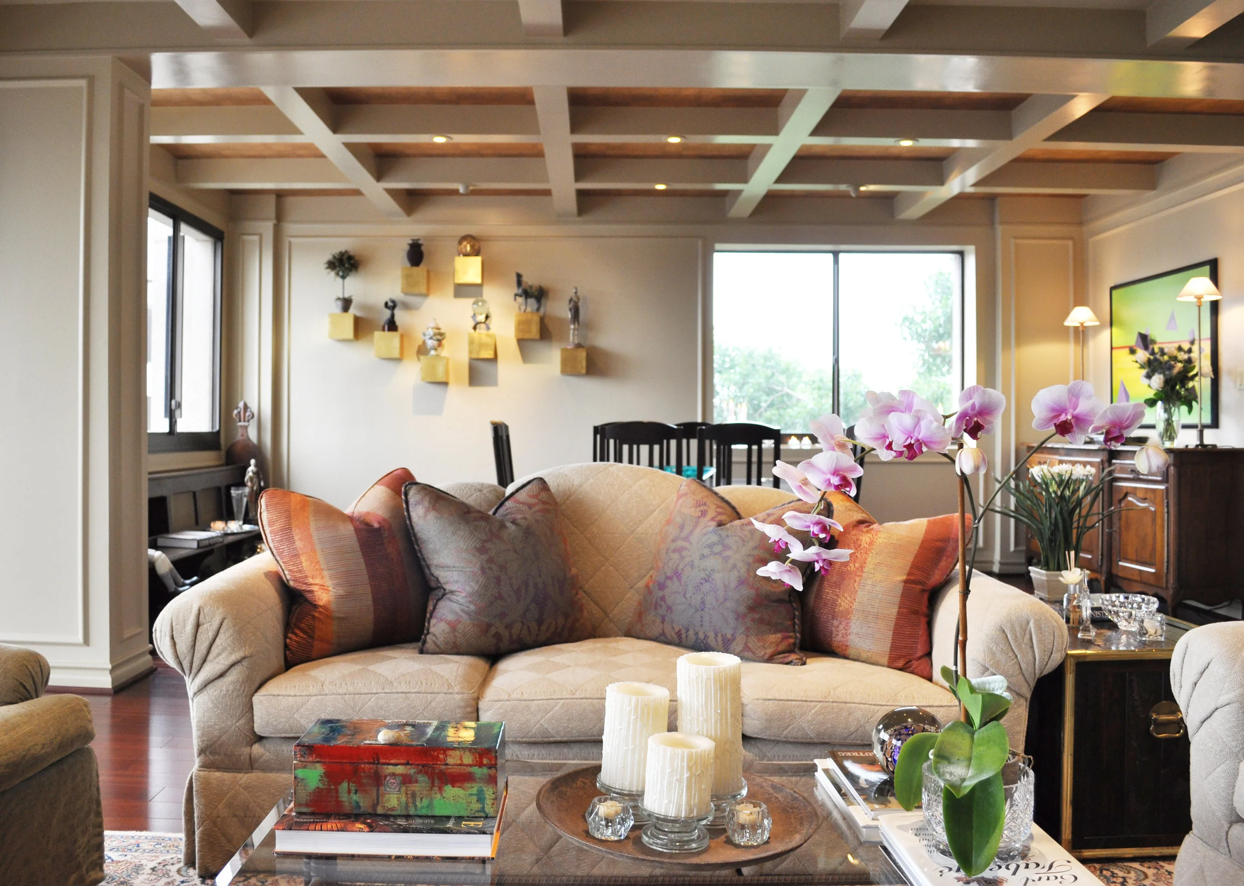 High-rise condo living room with ceiling design by Berlin based interior designer Jamie House Design