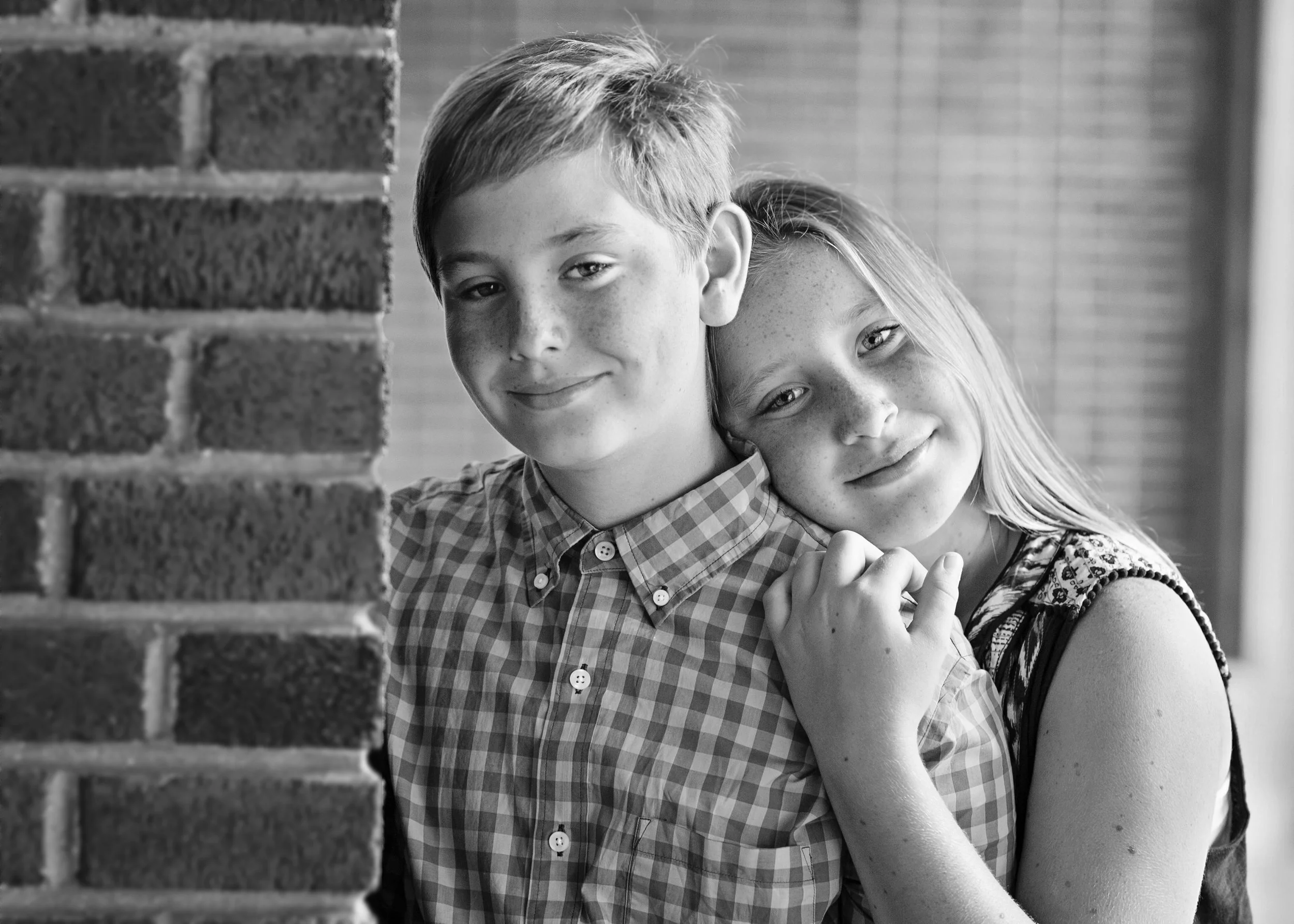 sibling-love-connection-ninapomeroy-minisession-photographer.jpg