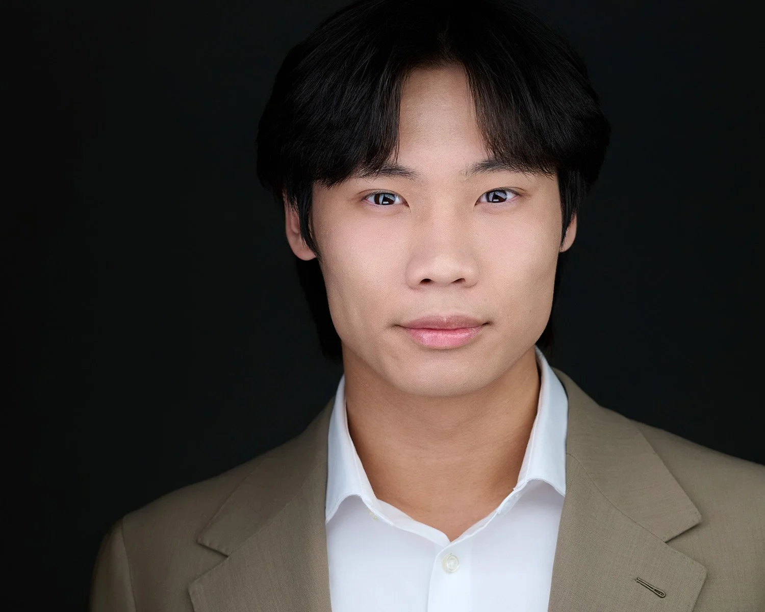 🎓 Hey students + interns—first impressions count!
Whether you're applying for internships, stepping into your first role, or building your LinkedIn presence, a professional headshot can help you stand out in the best way.
It’s not abou