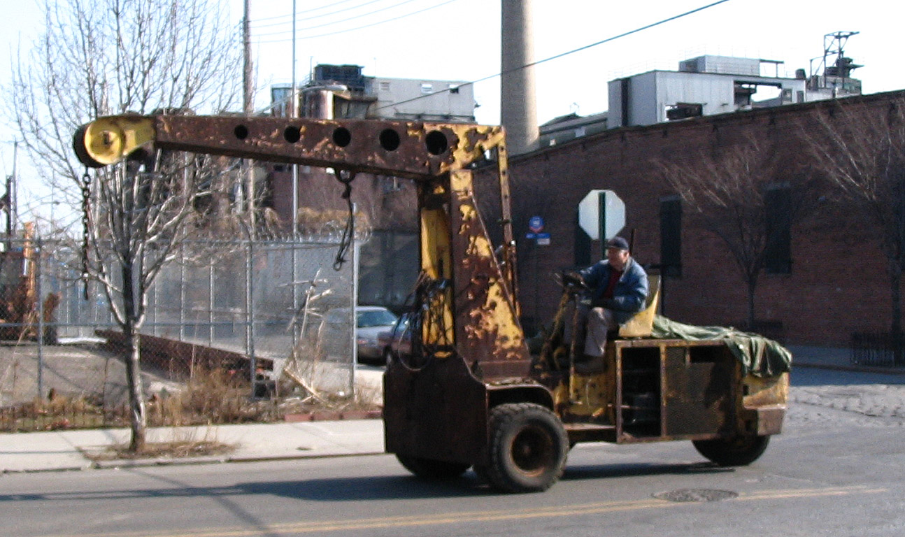 05031871 Hyster on the job sm.jpg