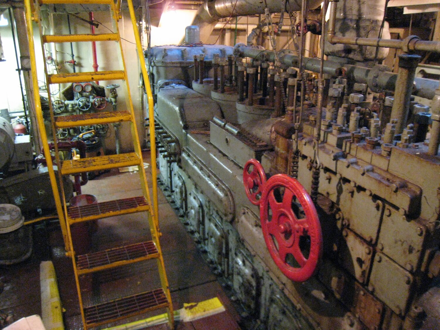 090304++Whalen+engine+room+011.jpg