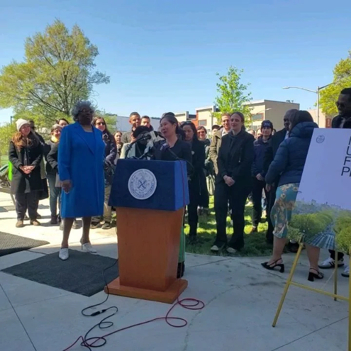🌱 The new Mayor&rsquo;s team showed Red Hook some #EarthDay love this morning at a 10:30 announcement of NYC&rsquo;s first Urban Forest Plan! 

🌳 This aims to increase the tree canopy in NYC to 30% in 2040. 

💔 Several speakers referred to the 500