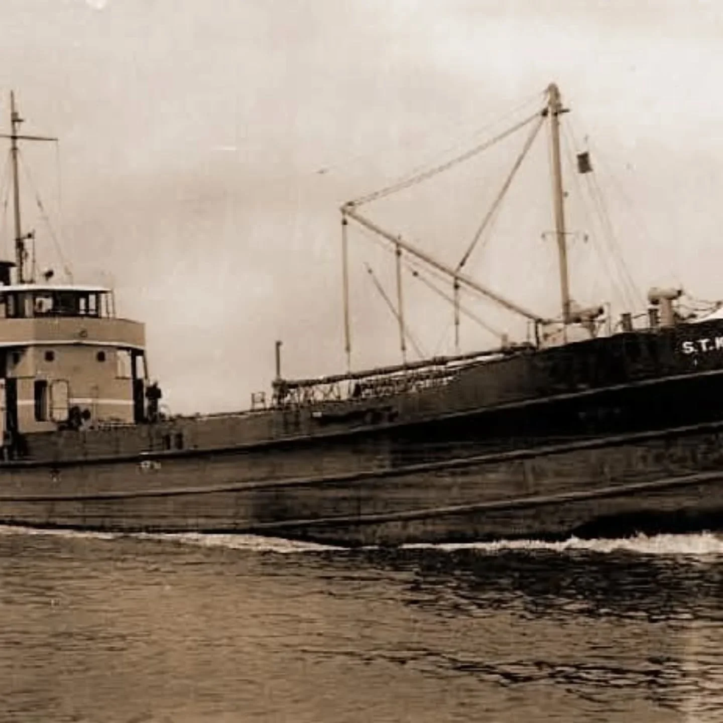 🎂 HAPPY 88th BIRTHDAY TO OUR SHIP! #OTD in 1938, the Mary A. Whalen was launched! She was built for the Red Hook company Ira S. Bushey &amp; Sons at Mathis Shipyard in Camden, NJ. 

📖 Originally named S.T. KIDDOO after the Treasurer of the Fairbank