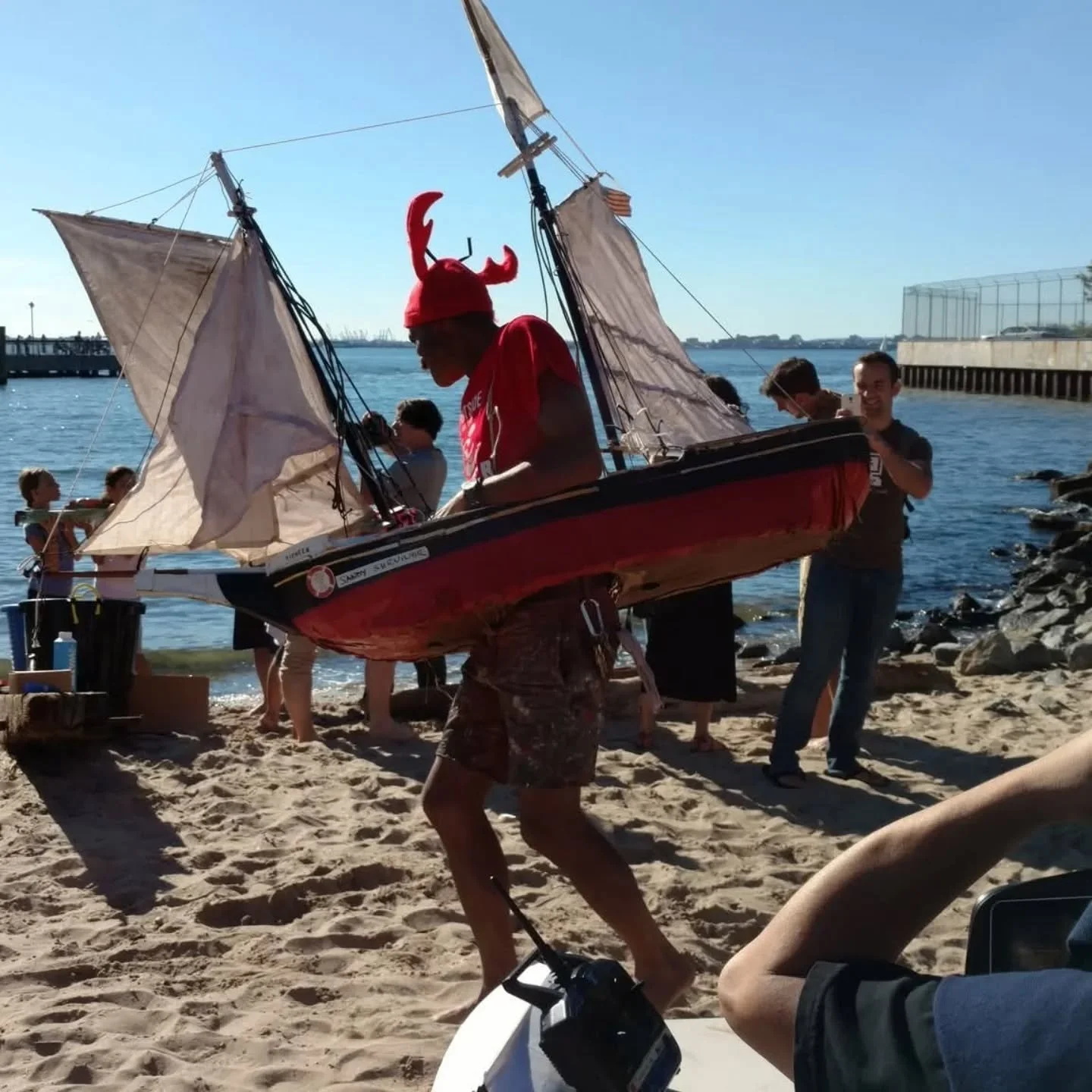 Your weekend needs more boats!  #RedHook has solutions for you! All #FREE!
 
⛵️ Today, 1-5pm at Valentino Park attend the #RedHookRegatta and watch kids race remote-controlled, 3D-printed, and other boats they made! 

⚓️ We/PortSide are offering mari