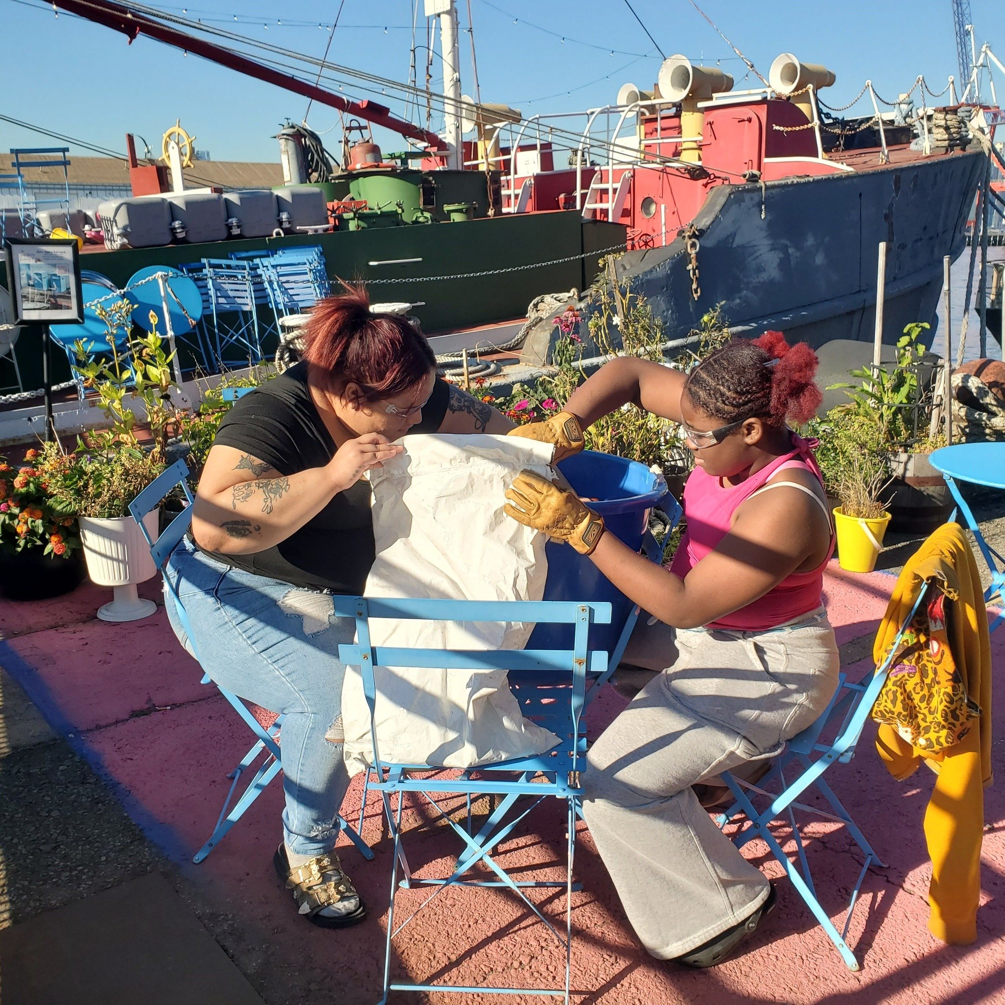 👏 Shout out to 7th grader Zakiya (at right) who recruited 2 volunteers for this past #ShipworkSaturdays, including her 25-year old neighbor Mary... AND got in touch on Sunday to ask if she could come back and help more!  Which she and Mary did, stor