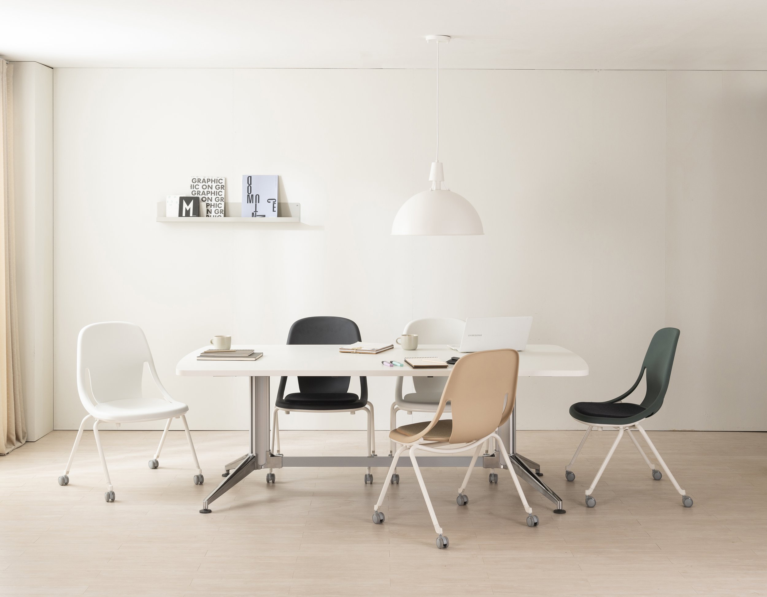 Solution Union produces a health positive result through the manifestation of the BioFLex Shell technology, which automatically responds to the sitter's seated behaviors with carefully programmed micro and macro flexion initiated by subtle shifts