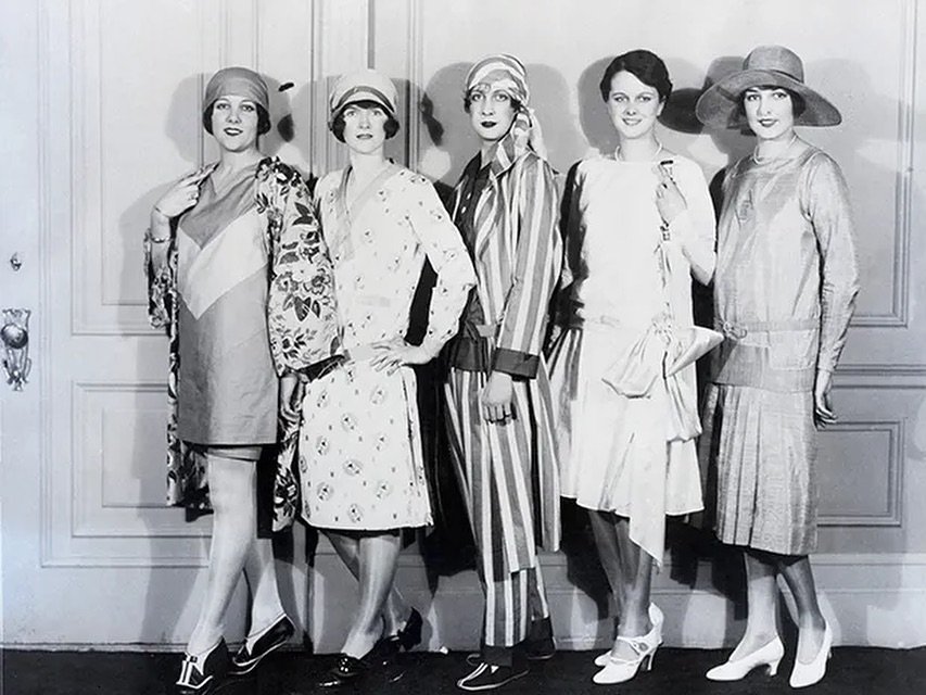 Models for the National Association of Cotton Manufacturers Showcase at the Waldorf Astoria New York 1927 #costumeinspiration #fashioninspiration #styleinspiration #designinspiration #creativeinspiration #1920sinspiration #vintageinspiration #vintage